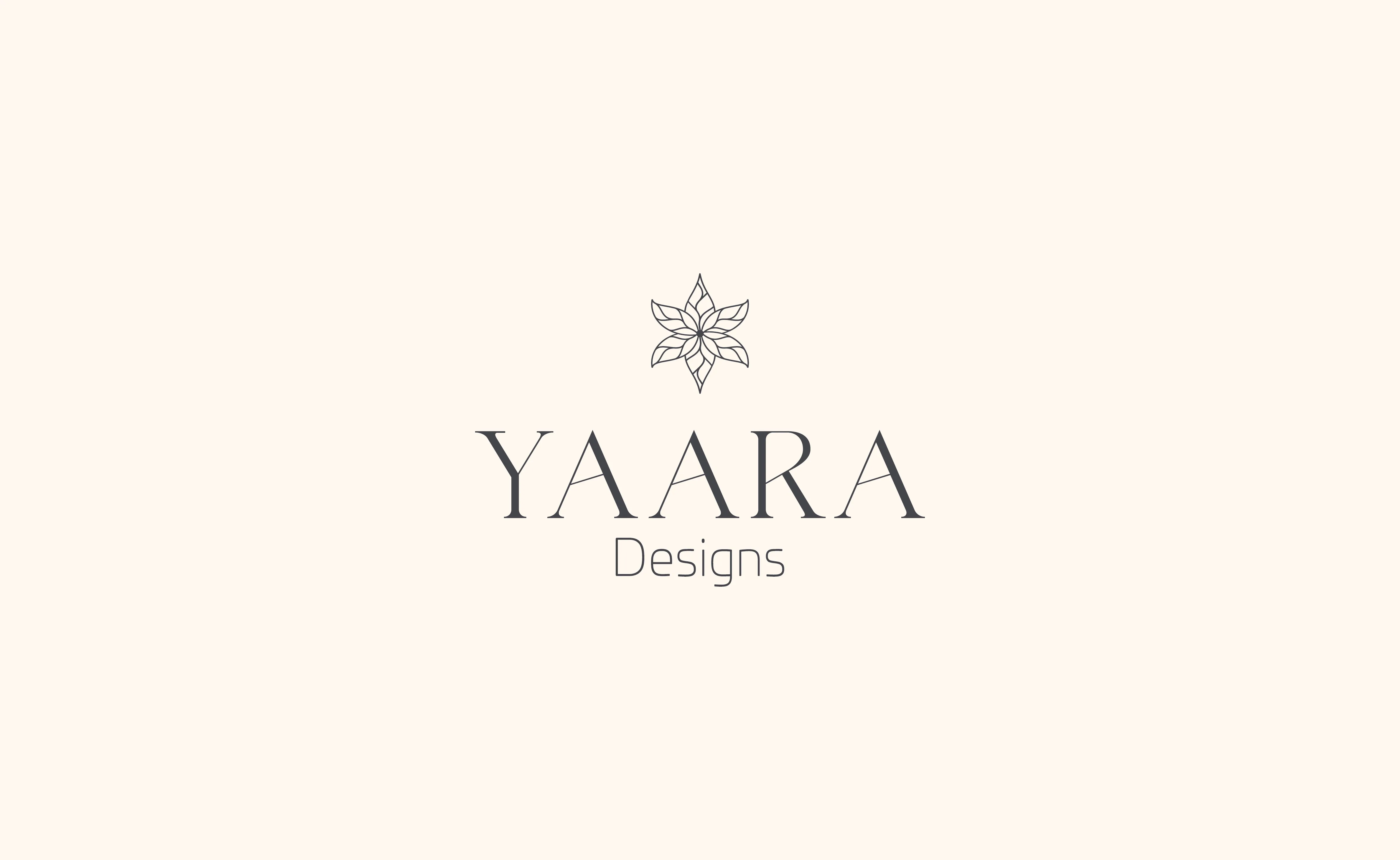 המיתוג של YAARA Designs: הלוגו על רקע שמנת