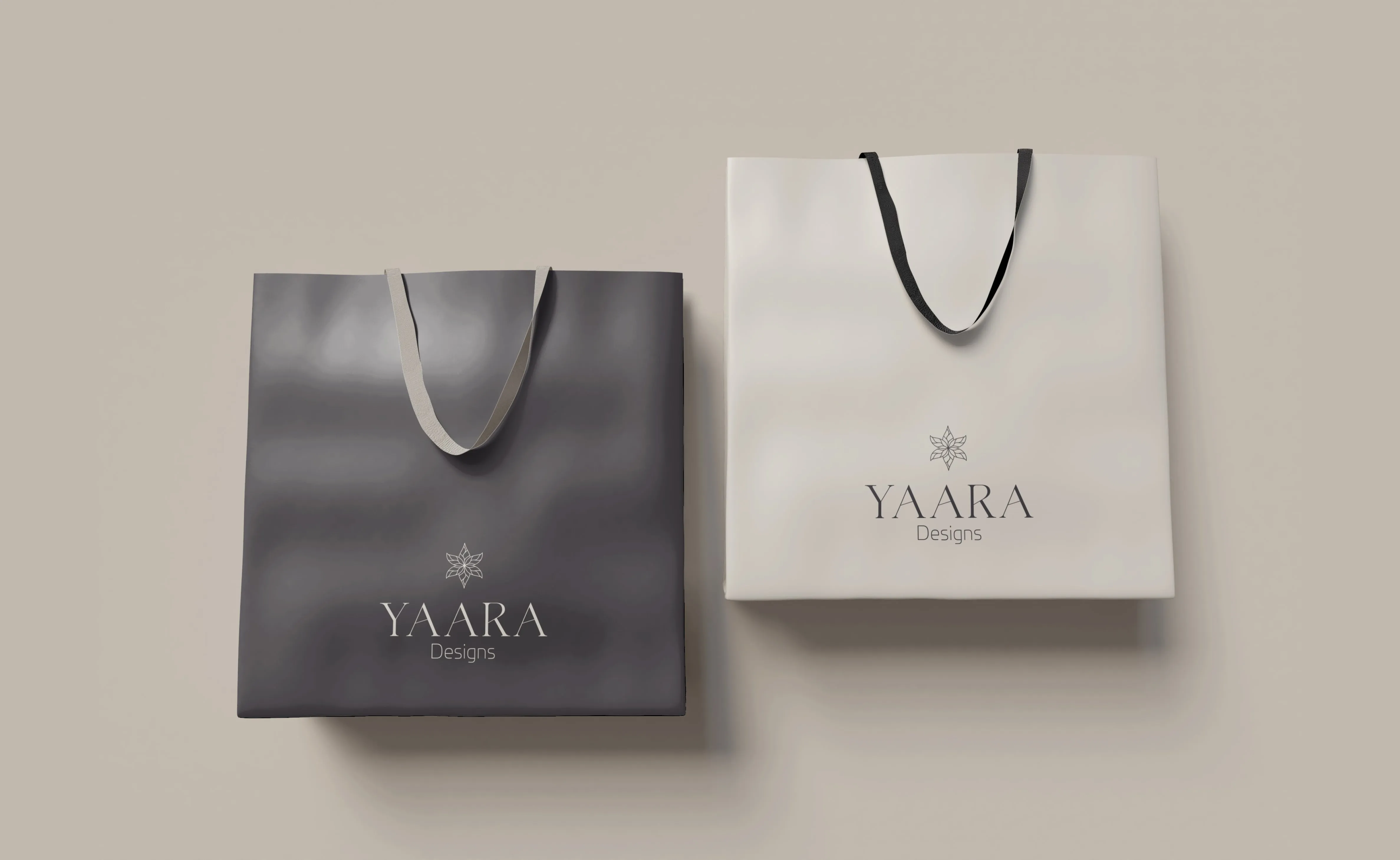 המיתוג של YAARA Designs: שקיות קנייה באפור ובלבן
