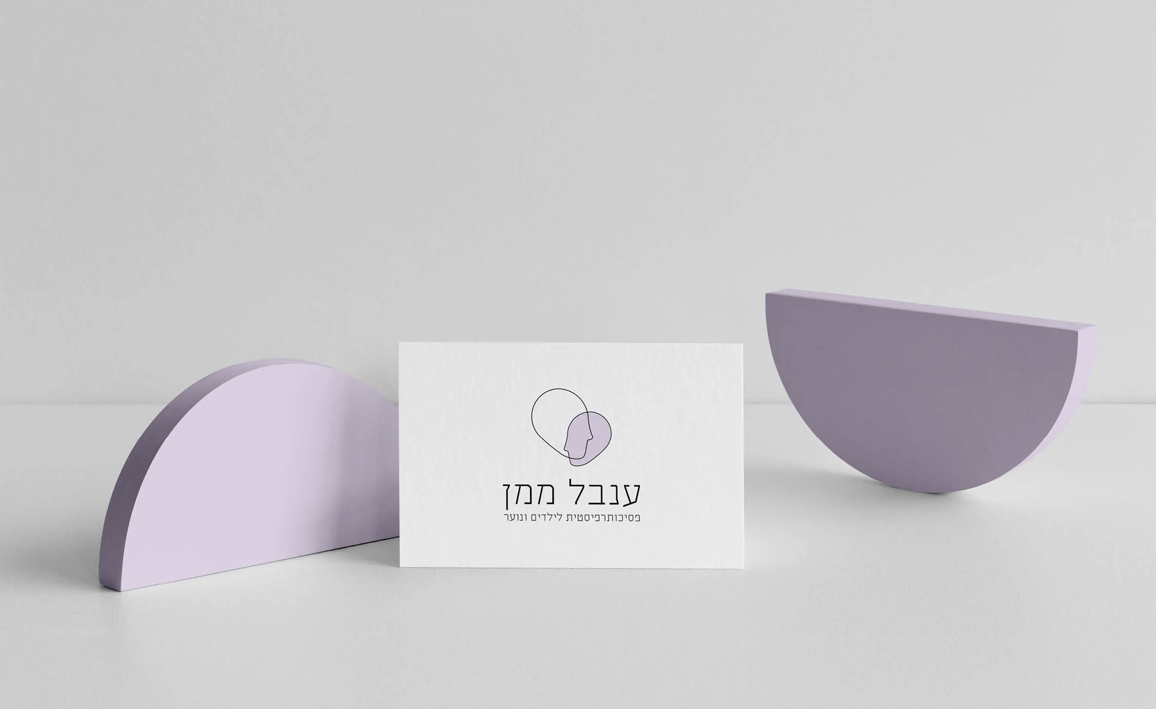 המיתוג של ענבל ממן: כרטיס ביקור בין צורות בלבנדר